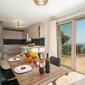 https://lourdas-bay-view.kefaloniahotels.net
