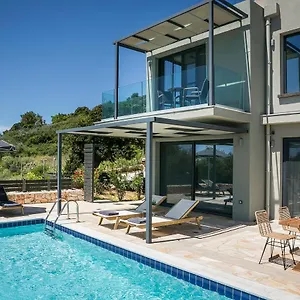 https://villa-sea-front.kefaloniahotels.net